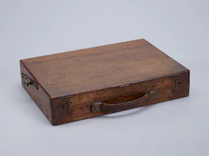 ma_i386987_tepapa_flora-scales-paint-box_full.jpg
